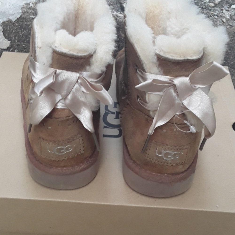 Uggs - Picture 2 of 3